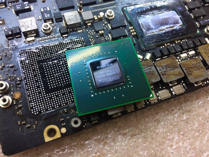 Замена видеокарты N13P-GT-W-A2 MacBook 